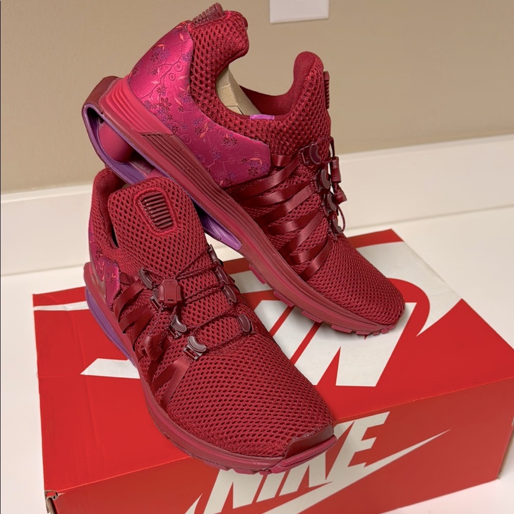 Nike Women's Red Shox Gravity